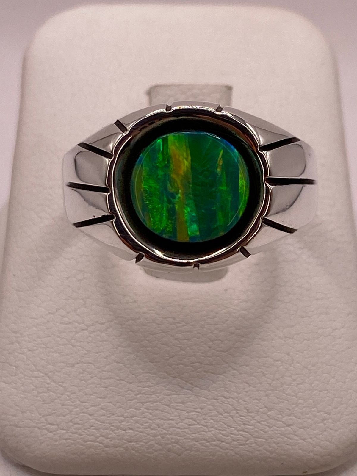 Anillo con Ópalo de Fuego Verde en Plata .950