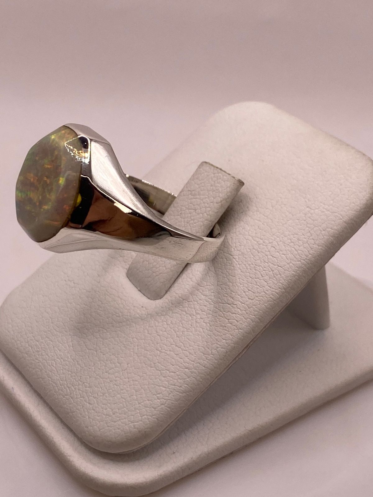 💎🔥 Anillo con Ópalo de Fuego Ovalado en Plata Ley 950