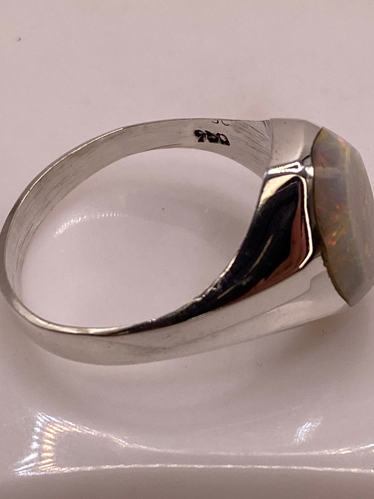 💎🔥 Anillo con Ópalo de Fuego Ovalado en Plata Ley 950
