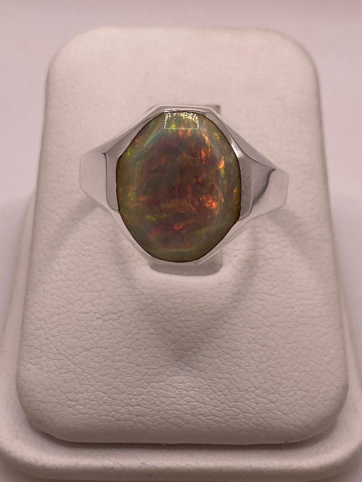 💎🔥 Anillo con Ópalo de Fuego Ovalado en Plata Ley 950
