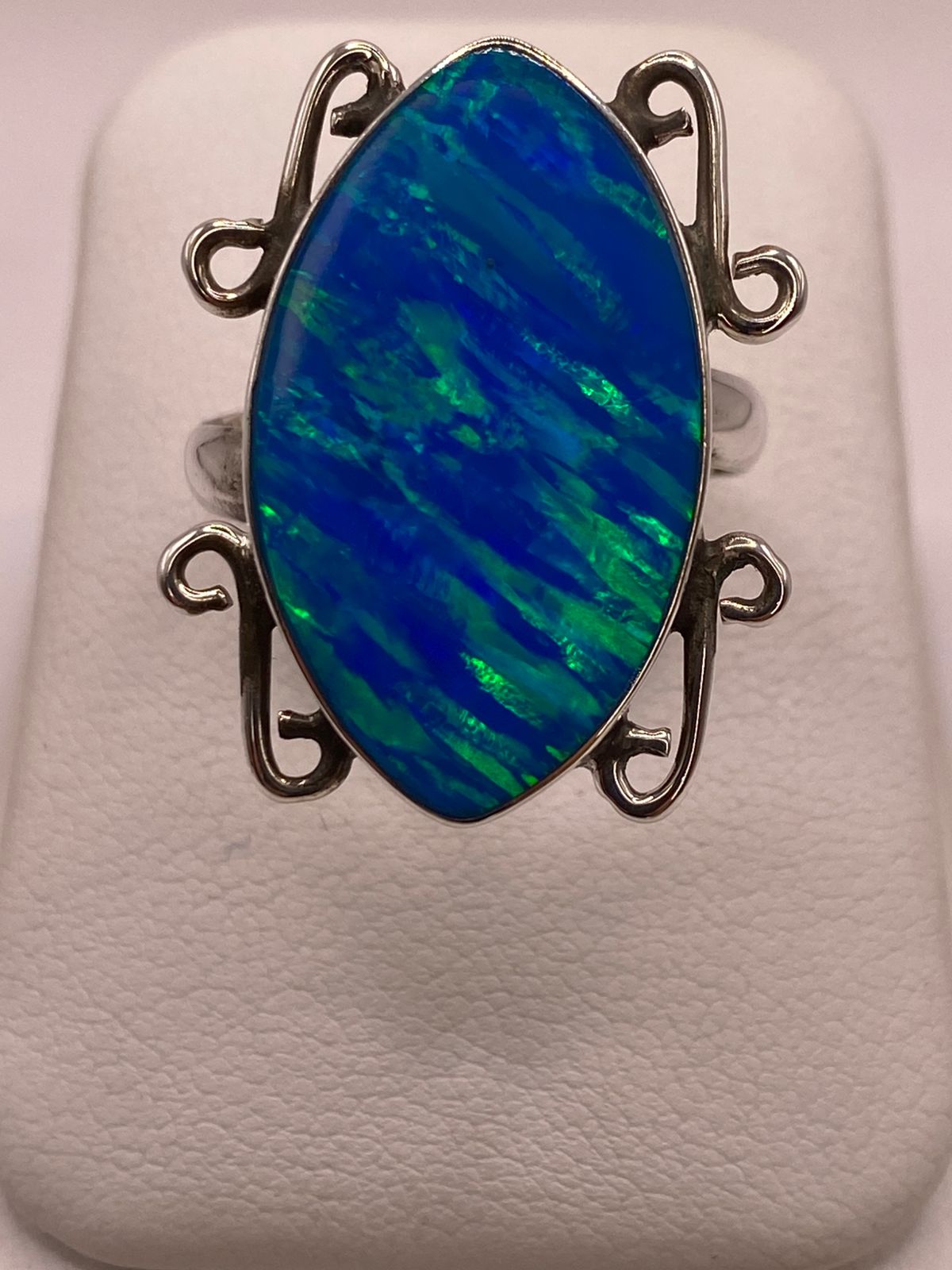Anillo Ovalado Ajustable con Ópalo de Fuego en Plata .925