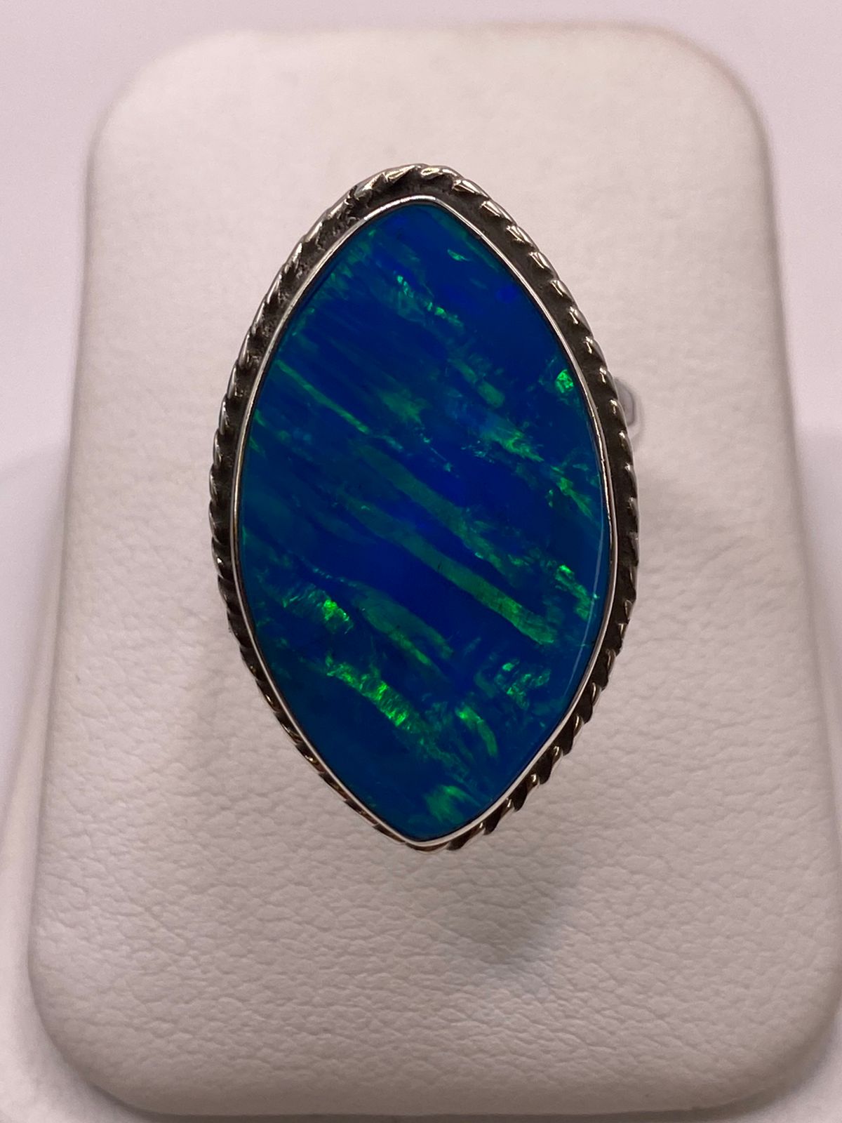 Anillo Ovalado Ajustable Plata Ley 925 con Piedra Ópalo de Fuego