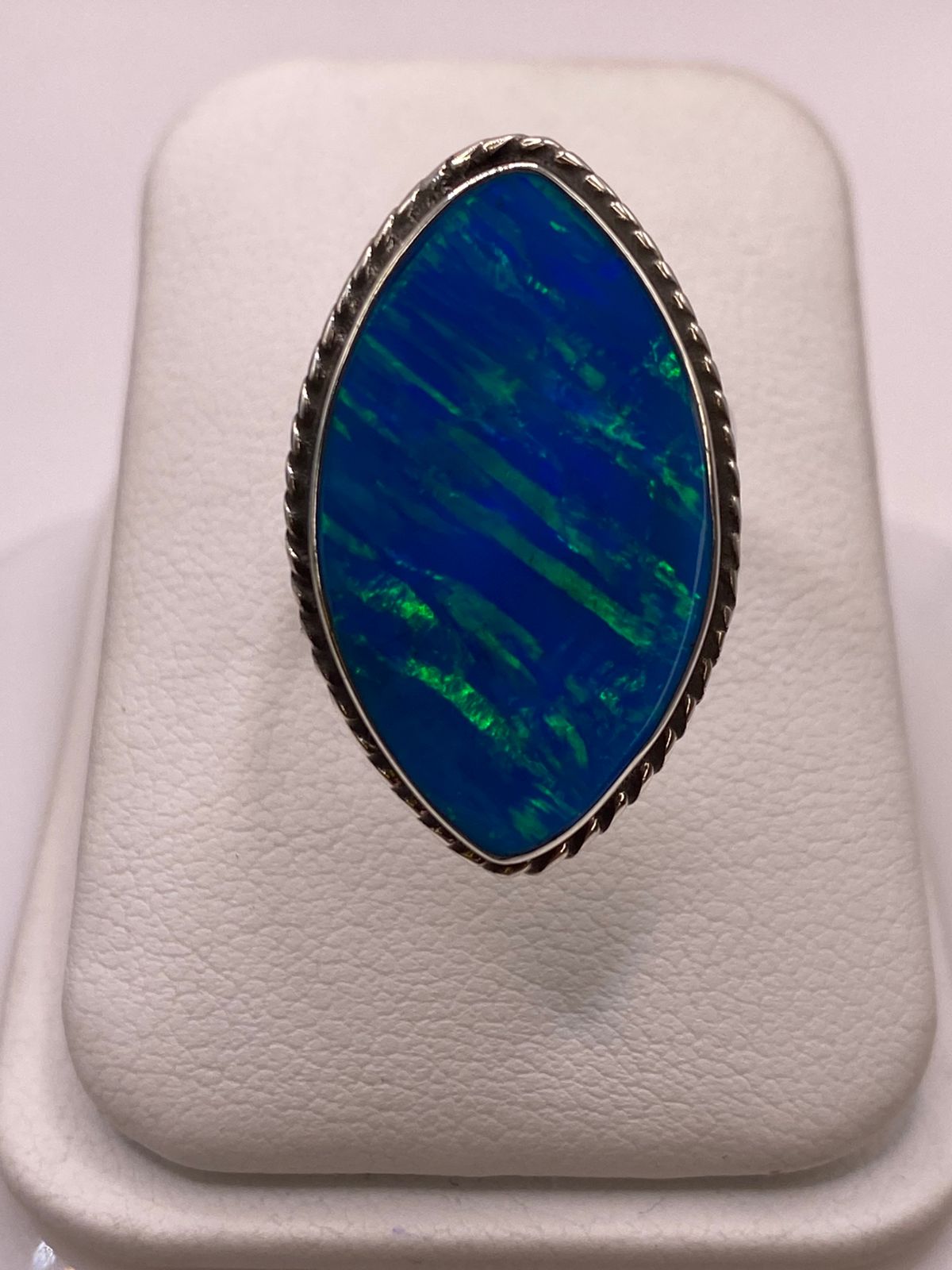 Anillo Ovalado Ajustable Plata Ley 925 con Piedra Ópalo de Fuego
