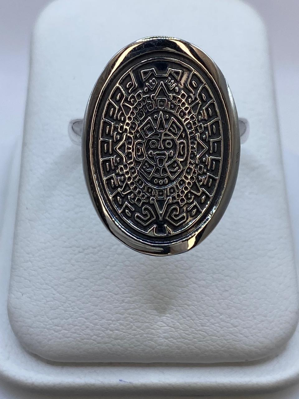 🌞 Anillo Ovalado Calendario Azteca en Plata .925 — ángulo diagonal