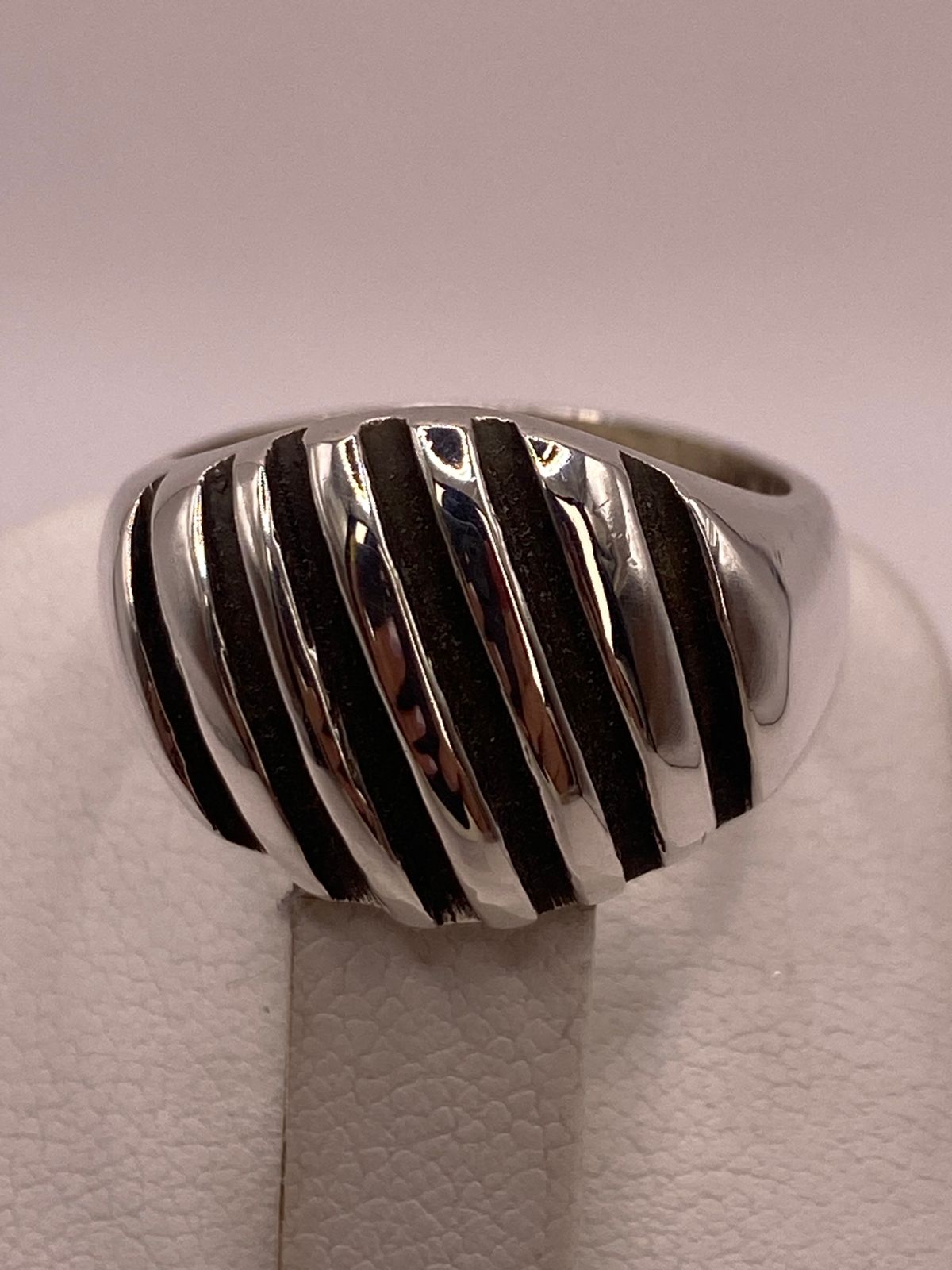 Anillo Ovalado con Franjas en Plata .925