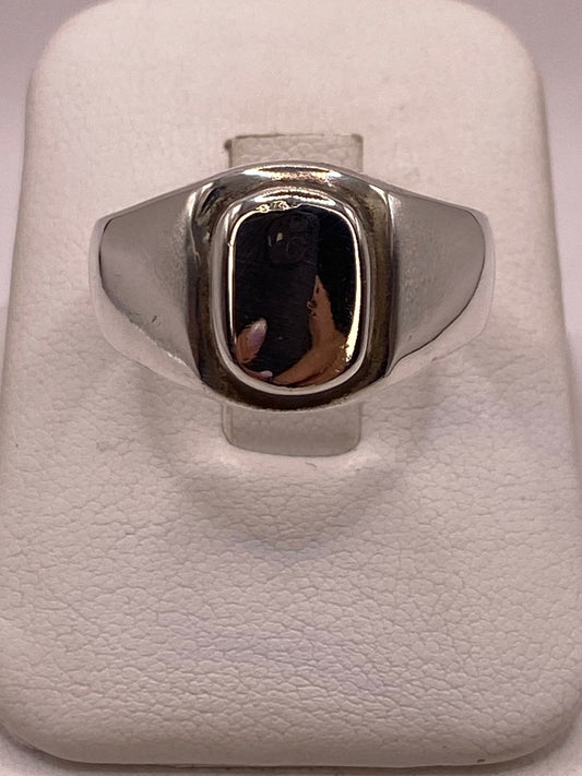 Anillo Ovalado Liso de Plata Ley .925, vista frontal