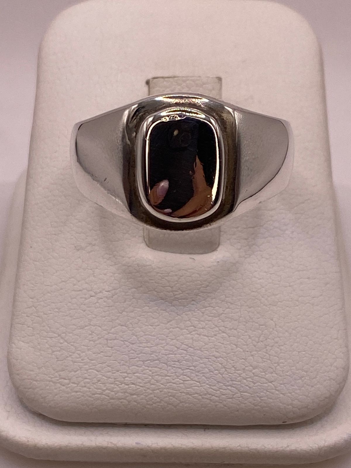 Anillo Ovalado Liso de Plata Ley .925