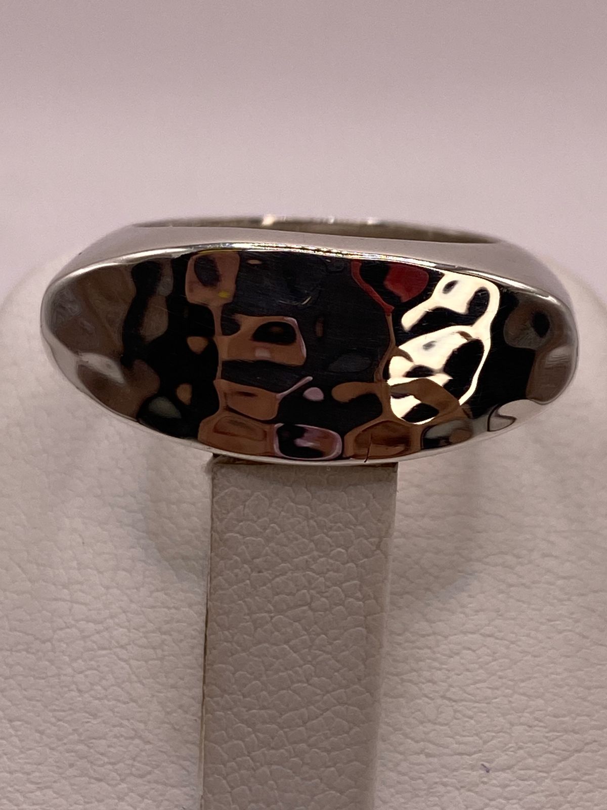 Anillo Ovalado Martillado de Plata Ley .925