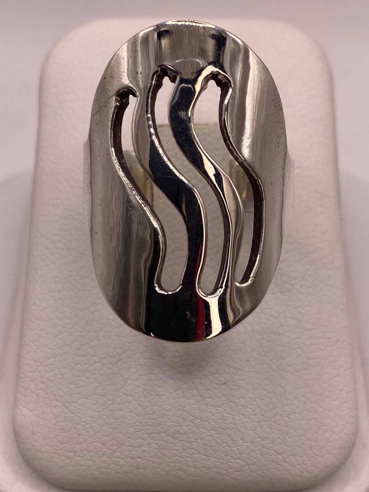 Anillo Ovalado Ondas en Plata .925