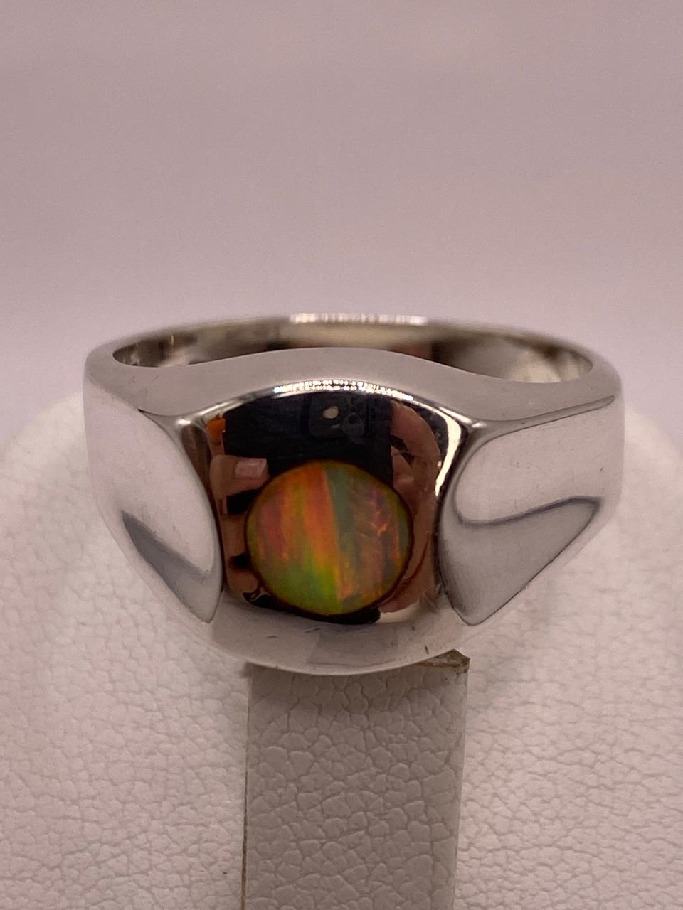 Anillo Ovalado con Ópalo de Fuego Multicolor en Plata .925