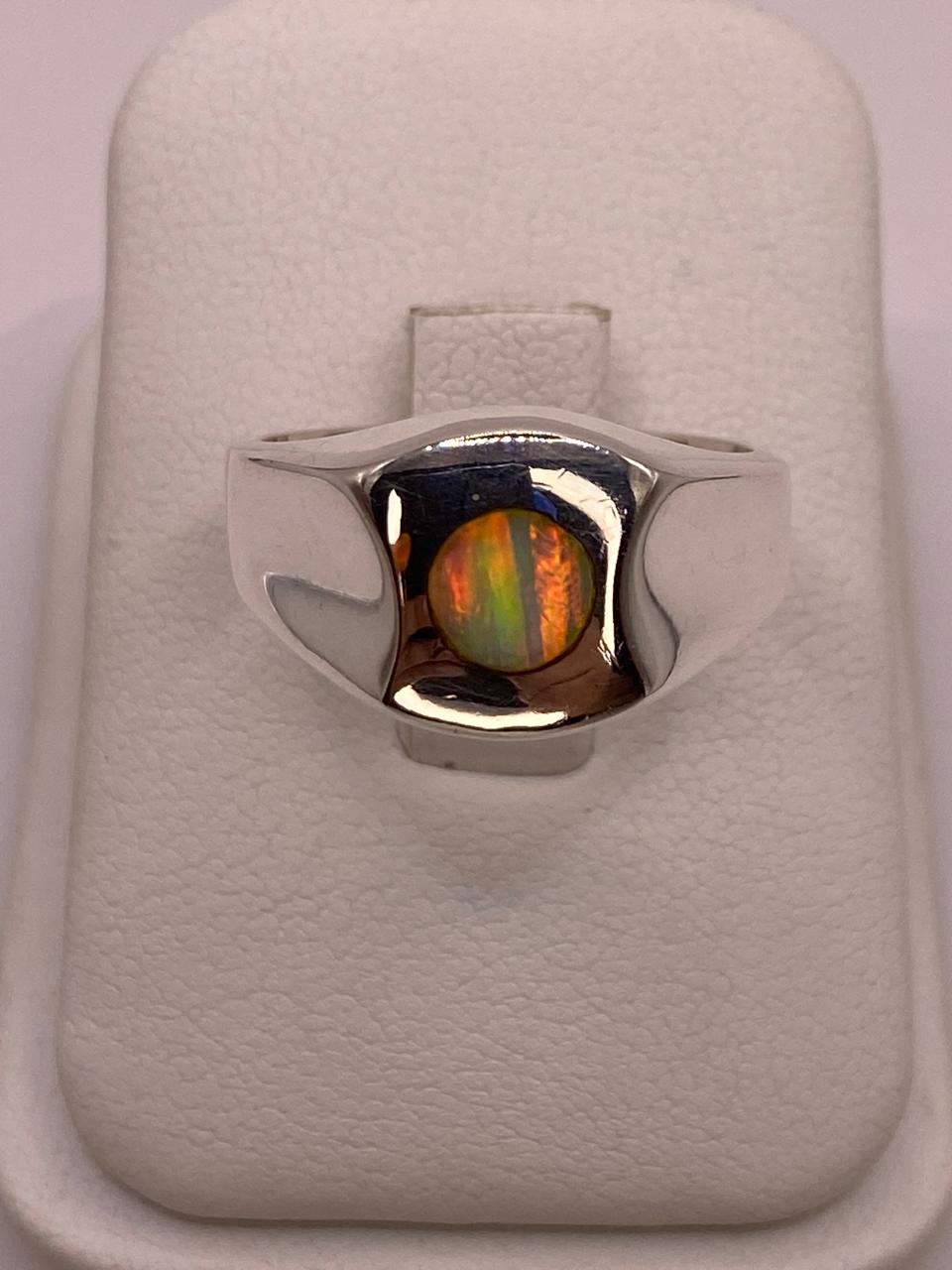 Anillo Ovalado con Ópalo de Fuego Multicolor en Plata .925
