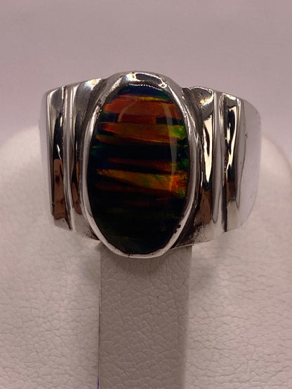 Anillo Ovalado con Ópalo de Fuego Multicolor en Plata .925, vista de detalle