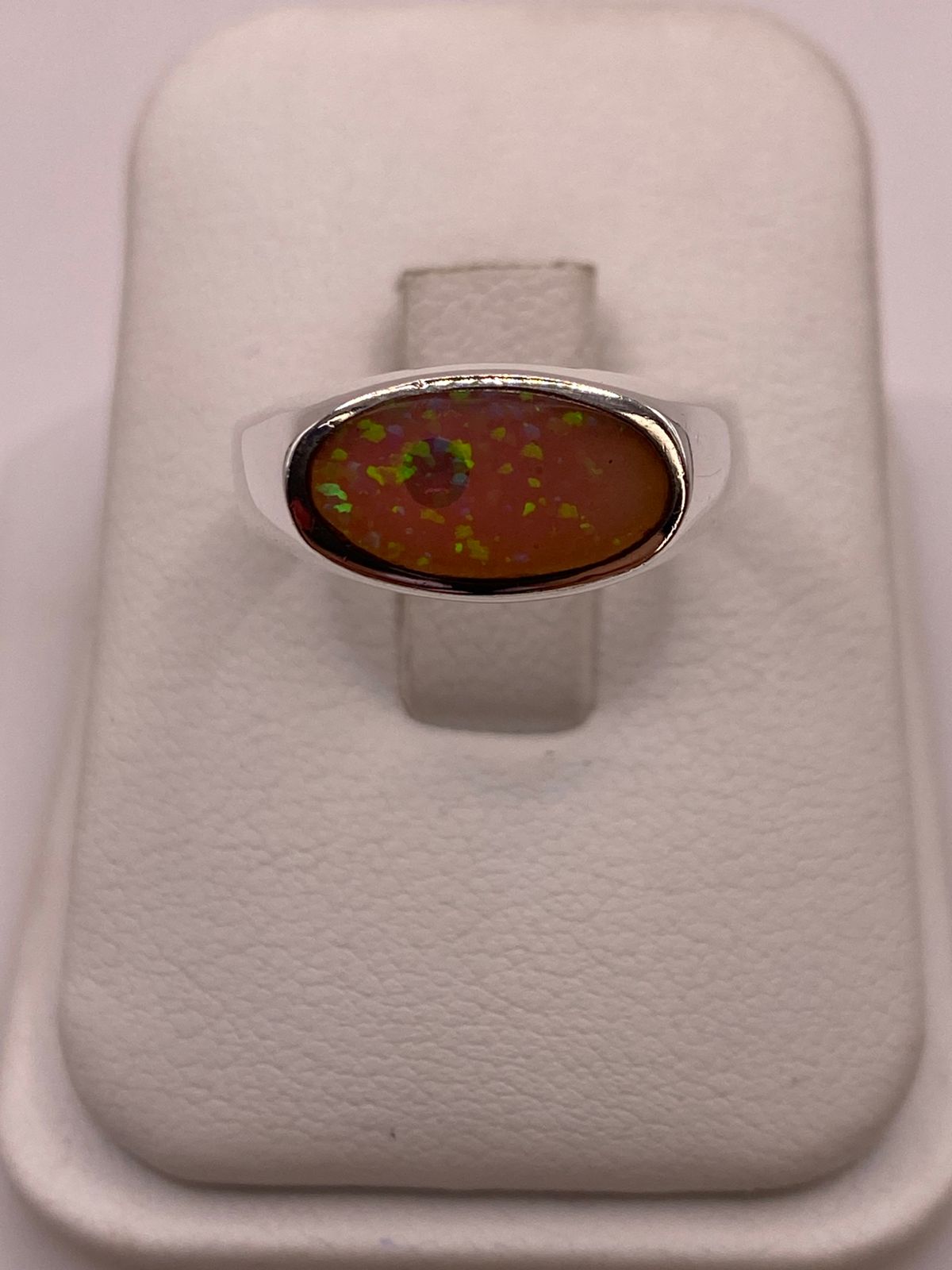 Anillo Ovalado en Plata Ley 925 con Ópalo de Fuego