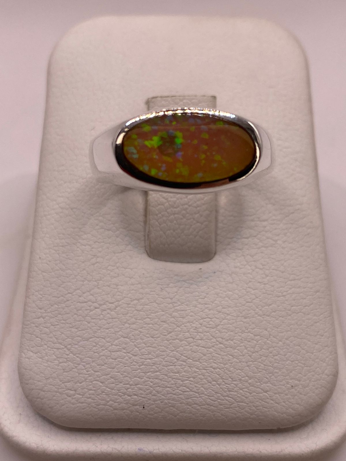 Anillo Ovalado en Plata Ley 925 con Ópalo de Fuego