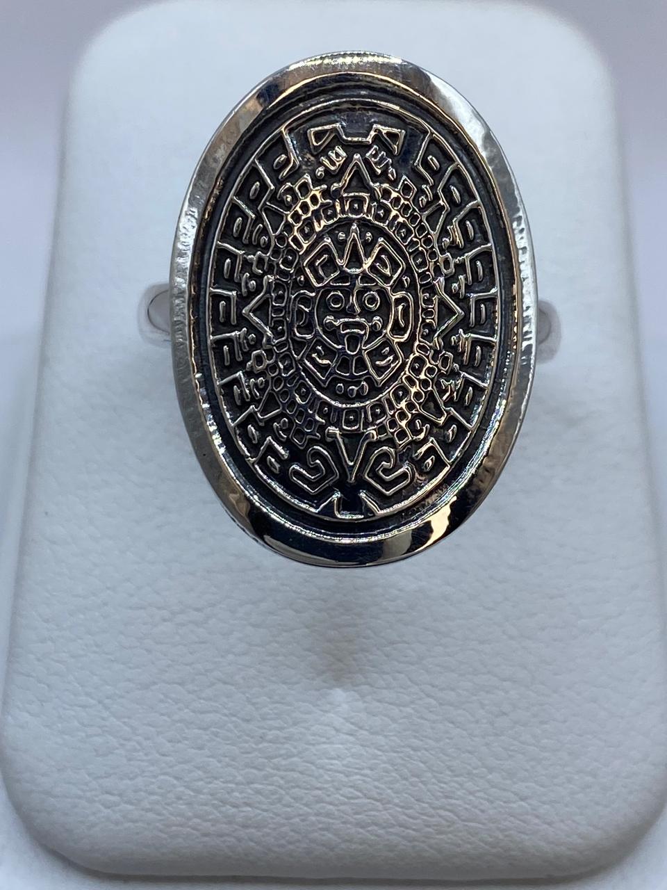 Anillo Ovalado Calendario Azteca en Plata .925 – Diseño Piedra del Sol