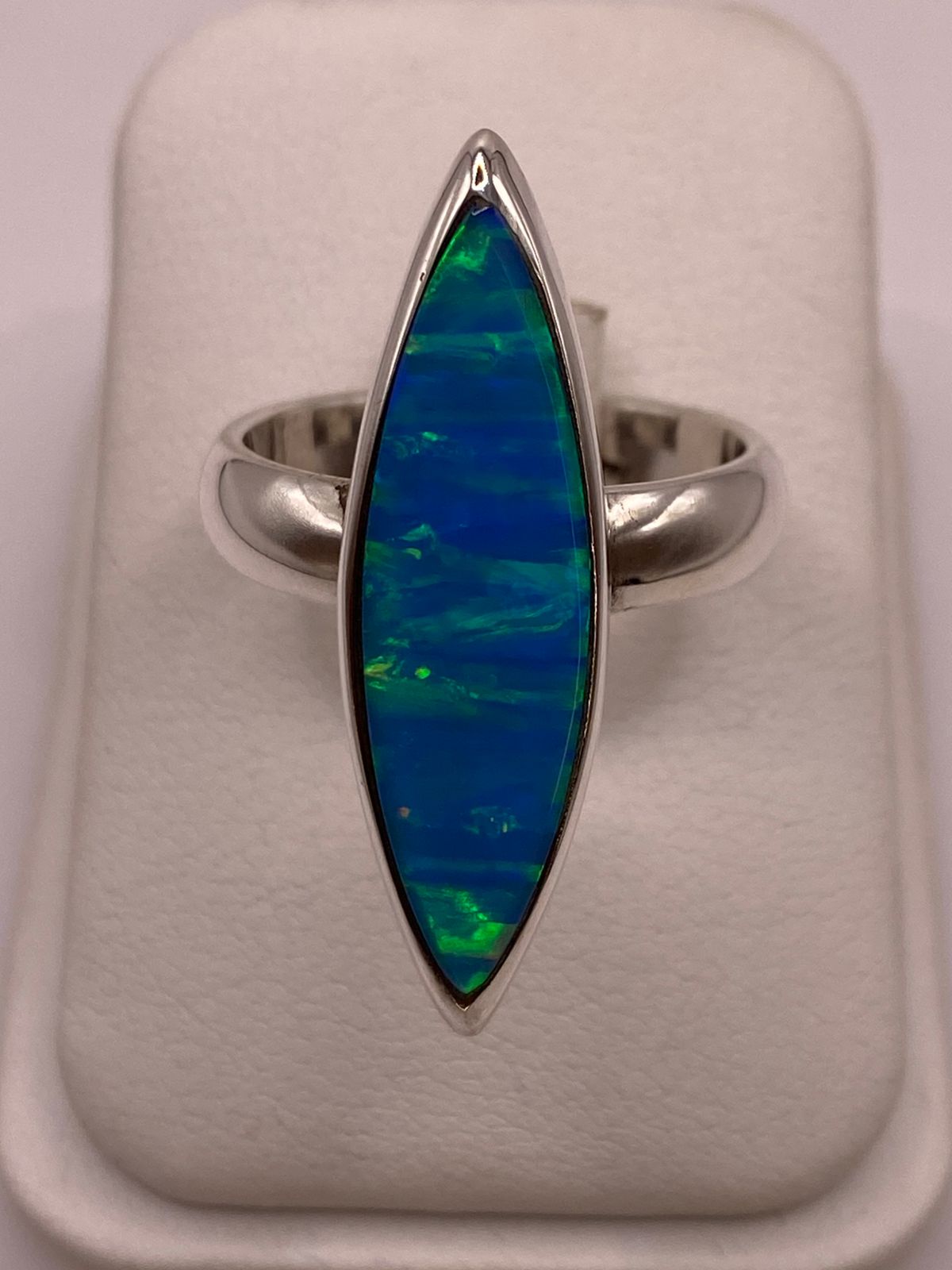 Anillo Ovalado (marquise) con Ópalo de Fuego Azul‑verde en Plata .925