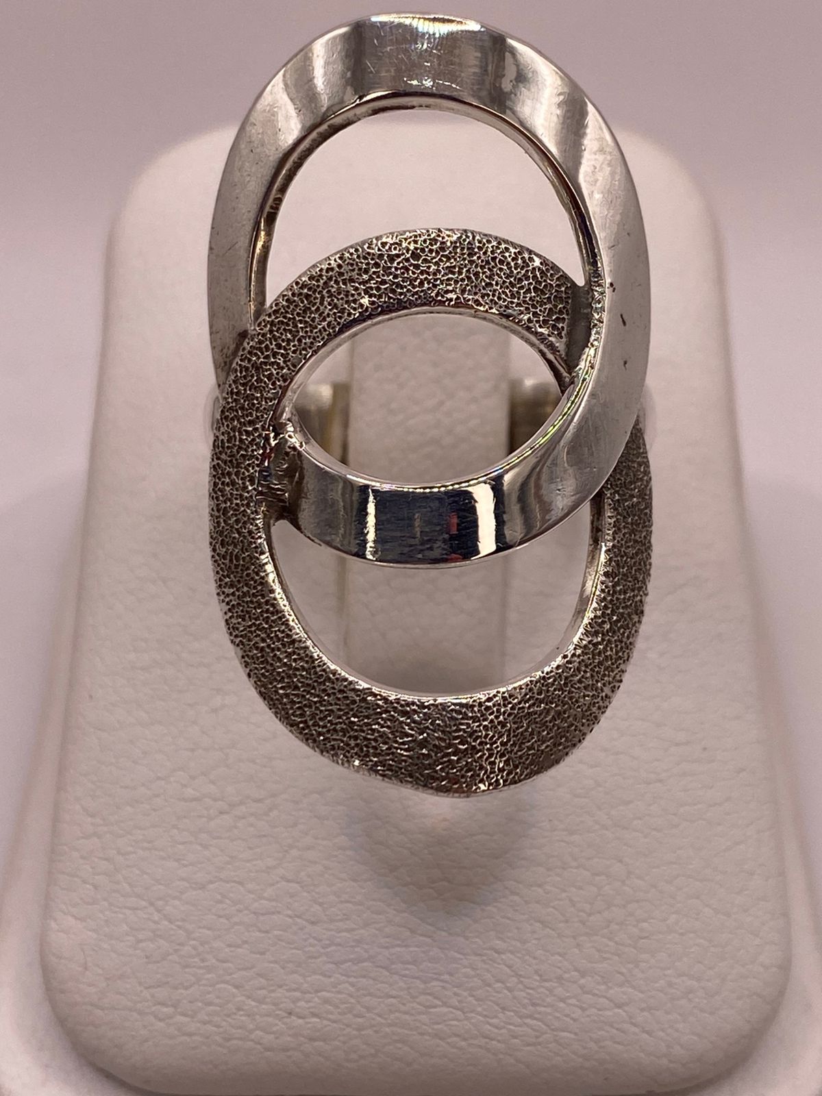 Anillo Óvalos Entrelazados en Plata .925