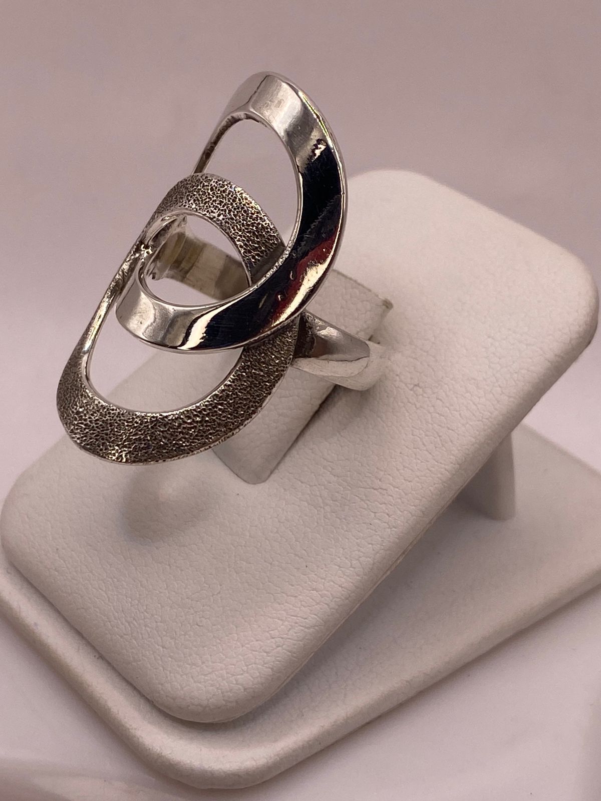 Anillo Óvalos Entrelazados en Plata .925