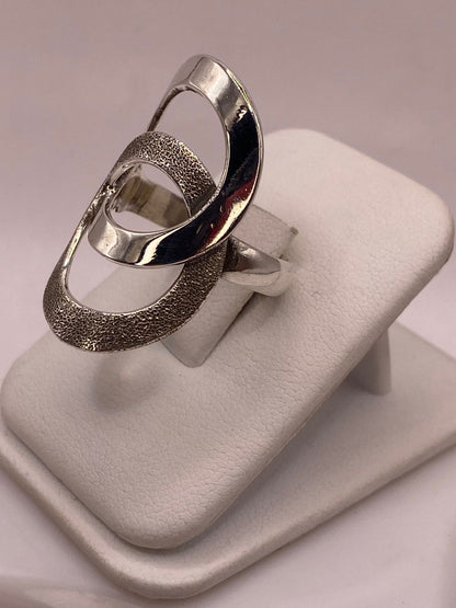 Anillo Óvalos Entrelazados en Plata .925
