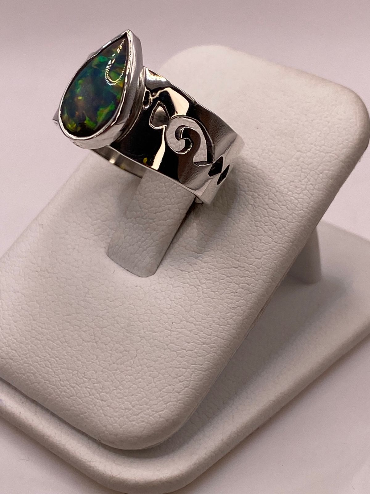 🔥 Anillo con Piedra Ópalo de Fuego en Forma de Gota en Plata Ley 950