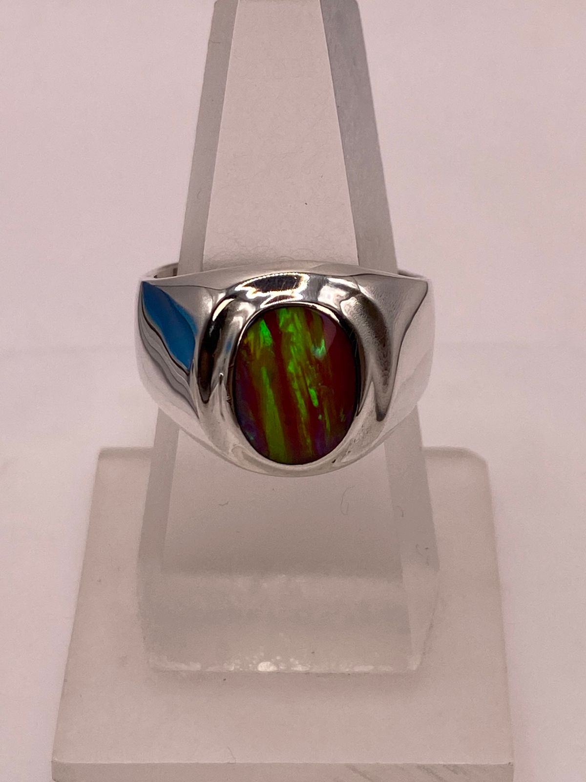 Anillo con Piedra Ópalo de Fuego Ovalada Rosa‑verde‑amarillo en Plata Ley 925
