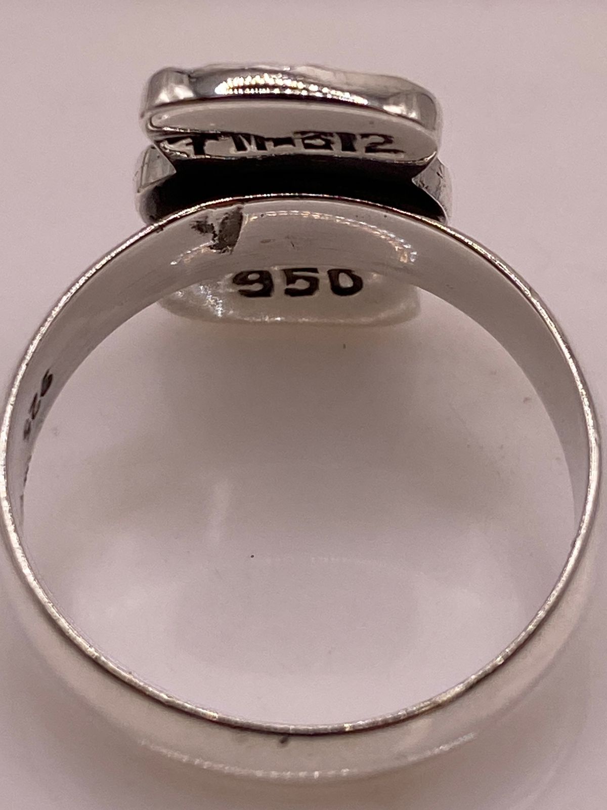 Anillo de Plata Ley 950 con Ópalo de Fuego y Diseño de Cruz