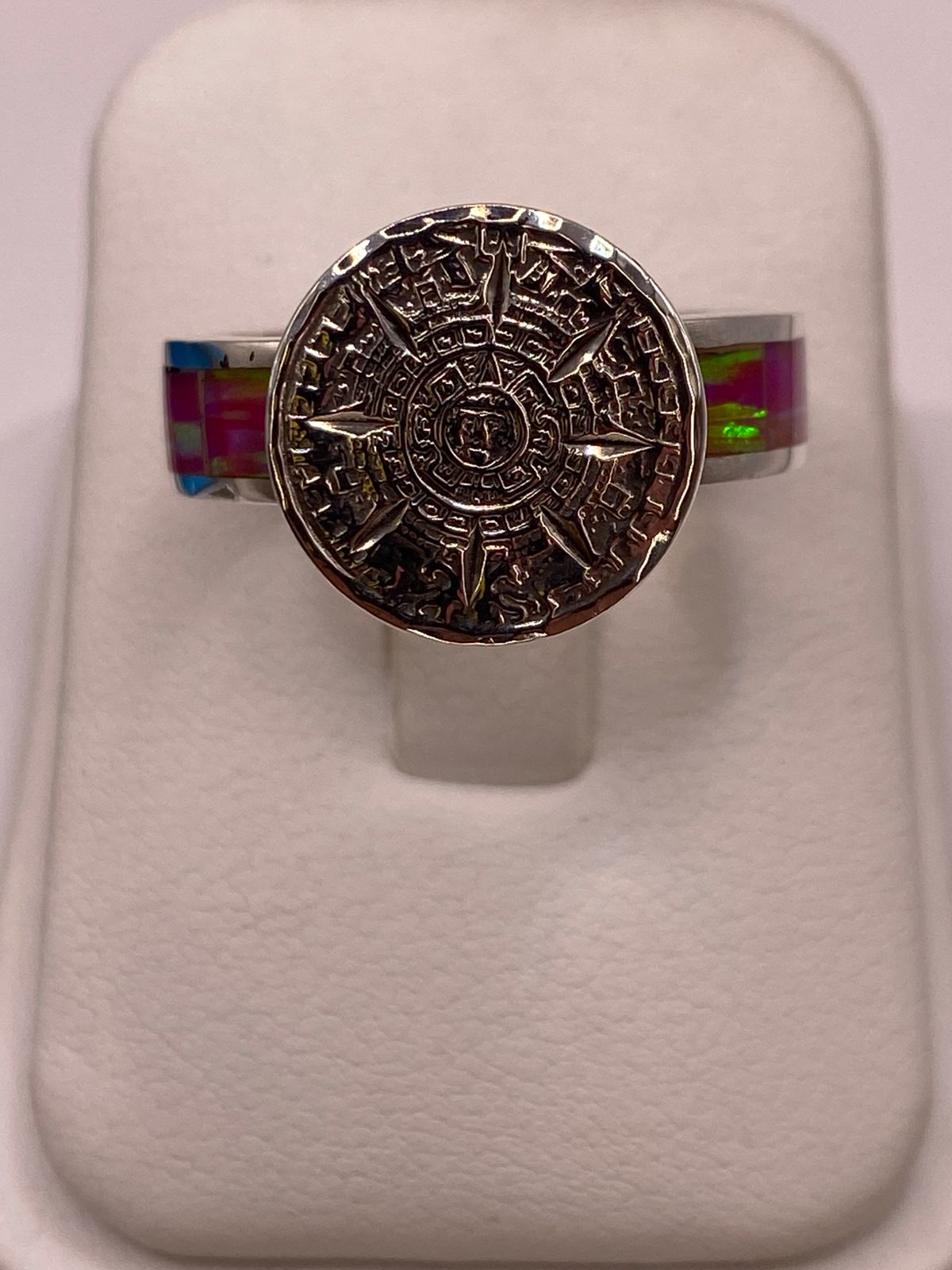 Anillo de Plata Ley 950 con Piedra Ópalo de Fuego y Diseño de Calendario Azteca