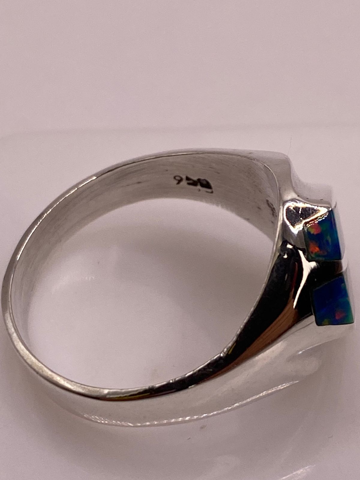 Anillo de Plata Ley 950 con Piedra Ópalo de Fuego Multicolor