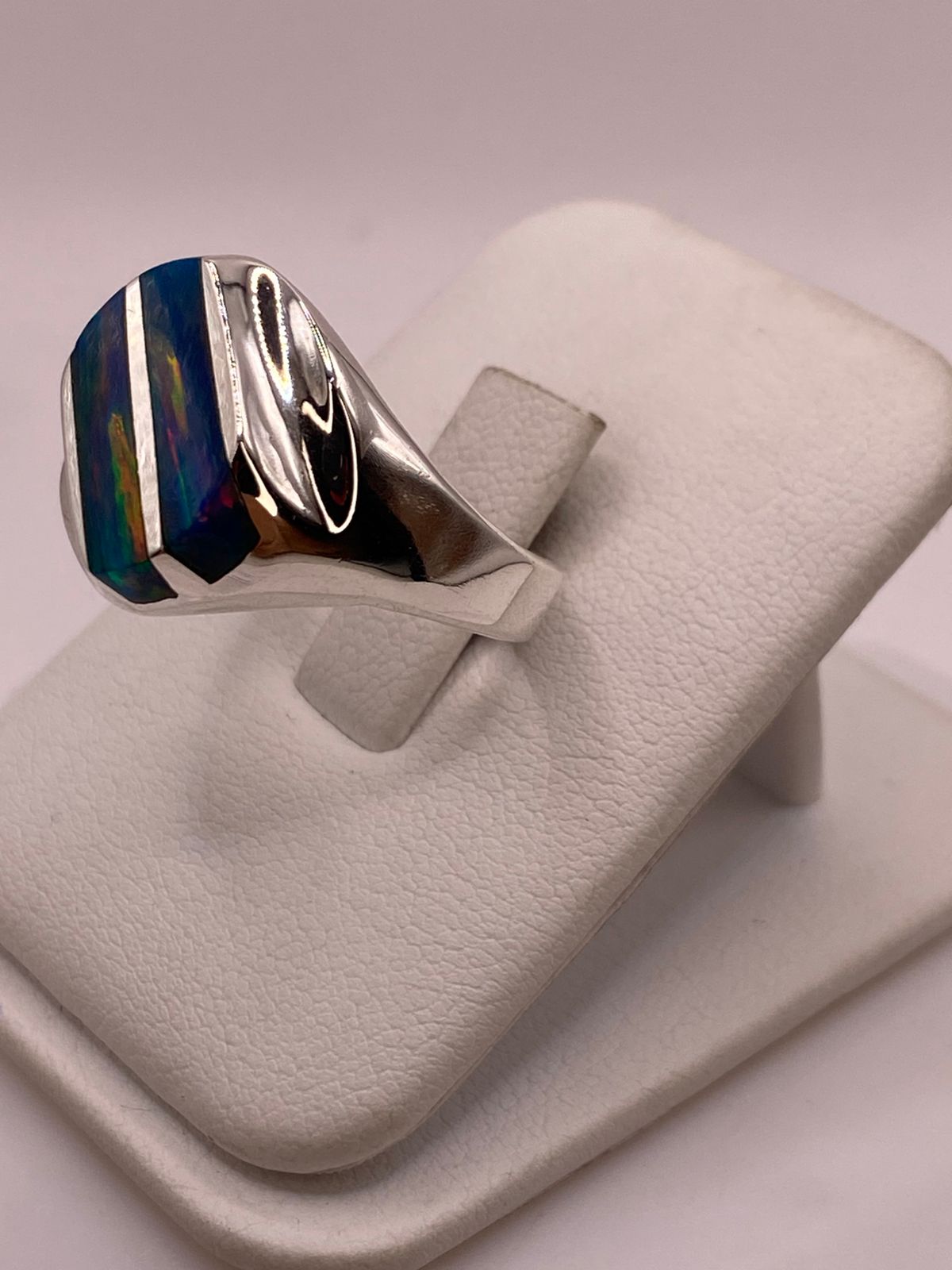 Anillo de Plata Ley 950 con Piedra Ópalo de Fuego Multicolor