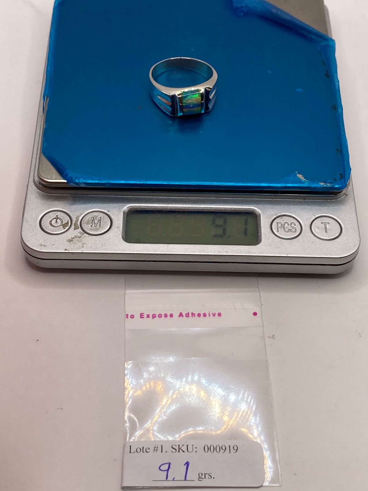 Anillo Plata Ley 925 con Ópalo de Fuego Diseño Contemporáneo con Incrustación Central