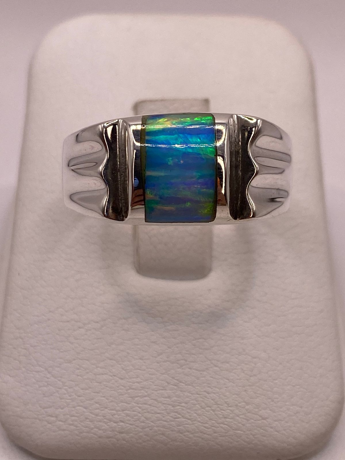 Anillo Plata Ley 925 con Ópalo de Fuego Diseño Contemporáneo con Incrustación Central