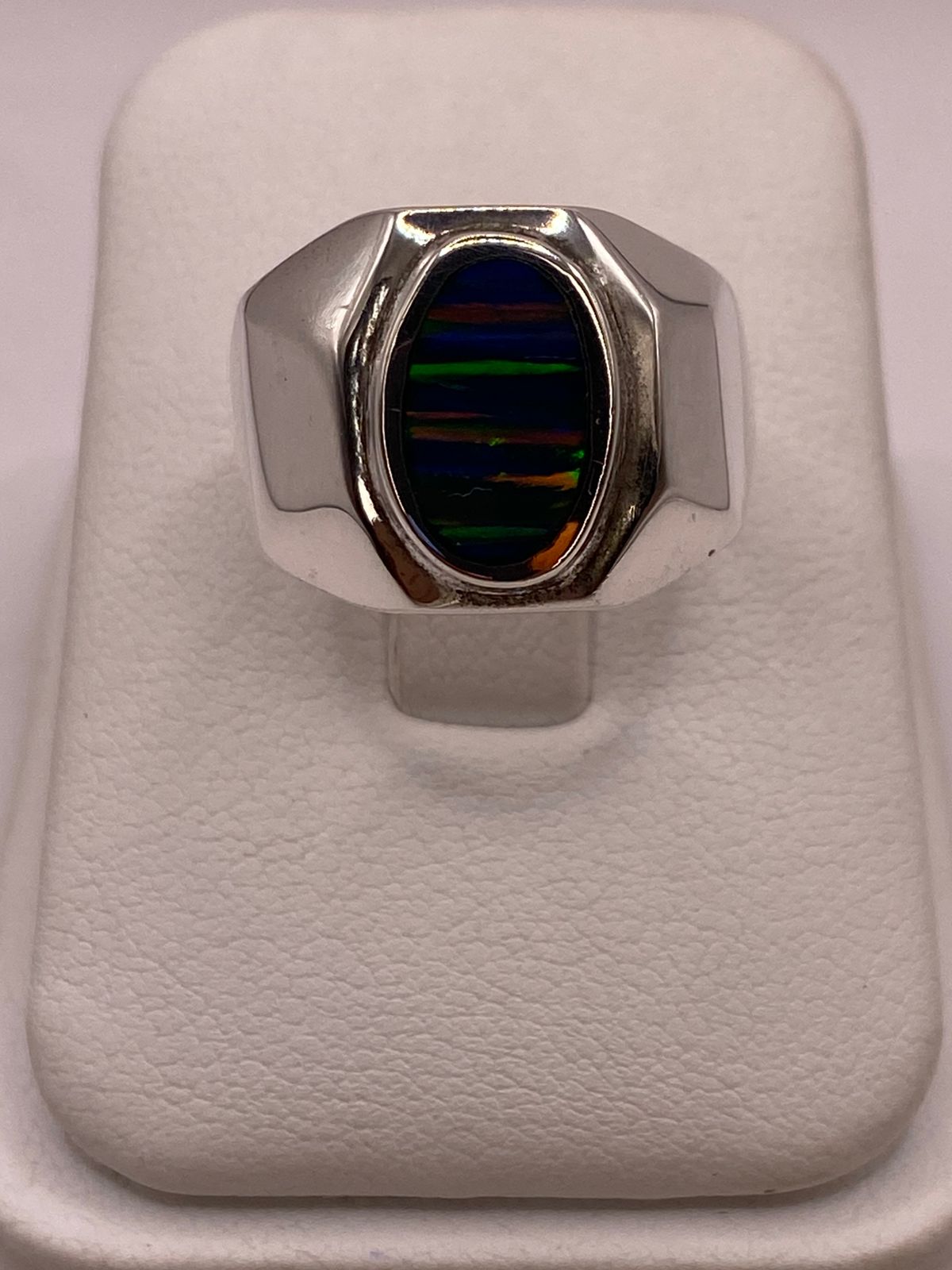 Anillo en Plata Ley 925 con Ópalo de Fuego Diseño Ovalado Moderno