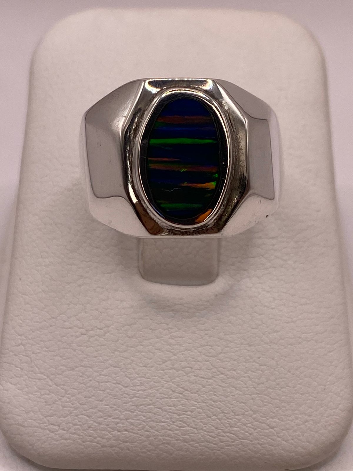 Anillo en Plata Ley 925 con Ópalo de Fuego Diseño Ovalado Moderno