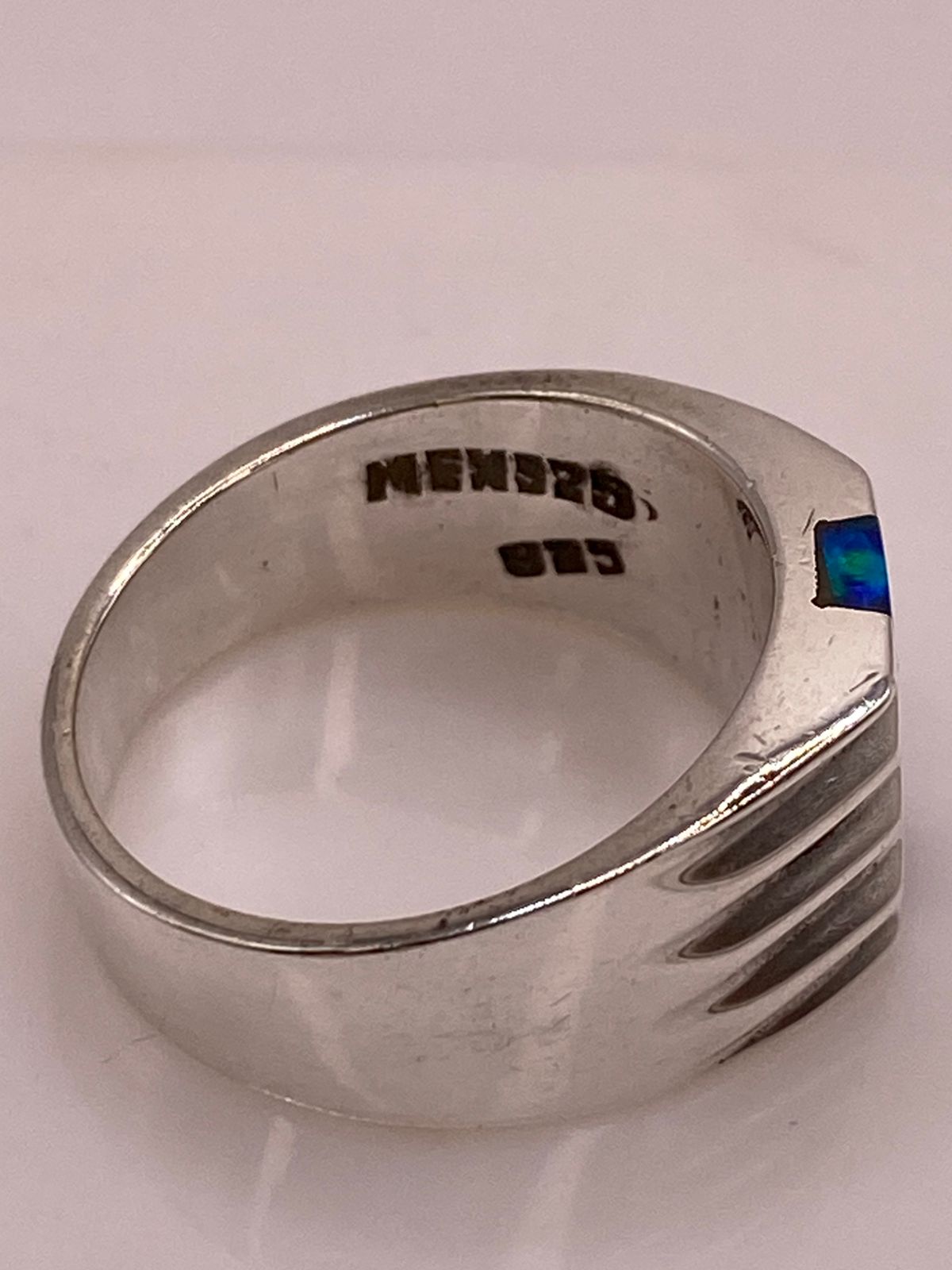 Anillo Plata Ley 925 con Ópalo de Fuego Diseño Contemporáneo Incrustación Vertical