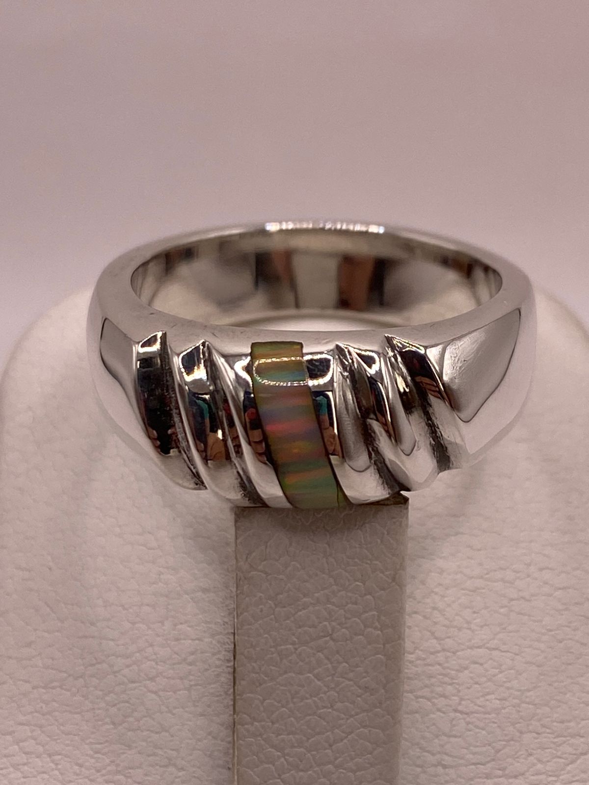 Anillo Plata Ley 925 con Ópalo de Fuego e Incrustación Vertical