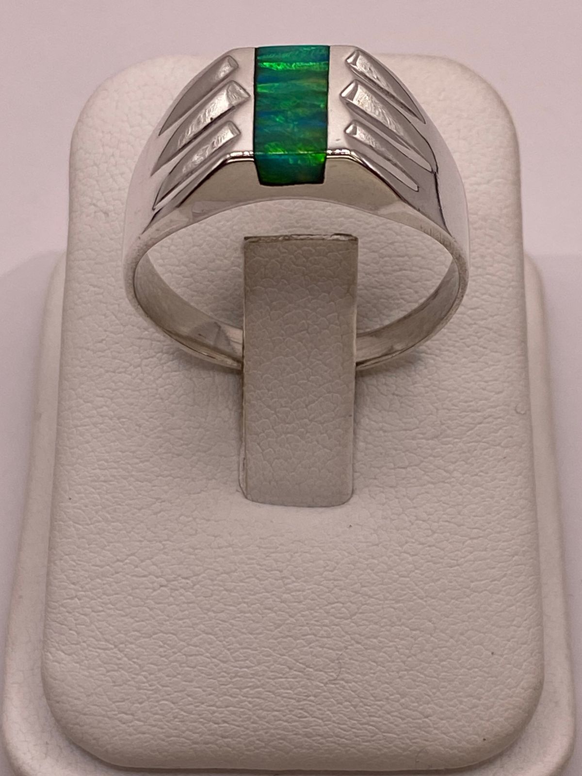 Anillo Plata Ley 925 con Ópalo Fuego Verde Diseño Contemporáneo con Incrustación Vertical