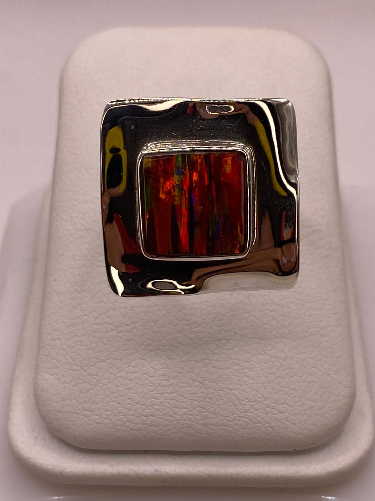 Anillo Plata Ley 925 con Ópalo de Fuego Montura Cuadrada Moderna