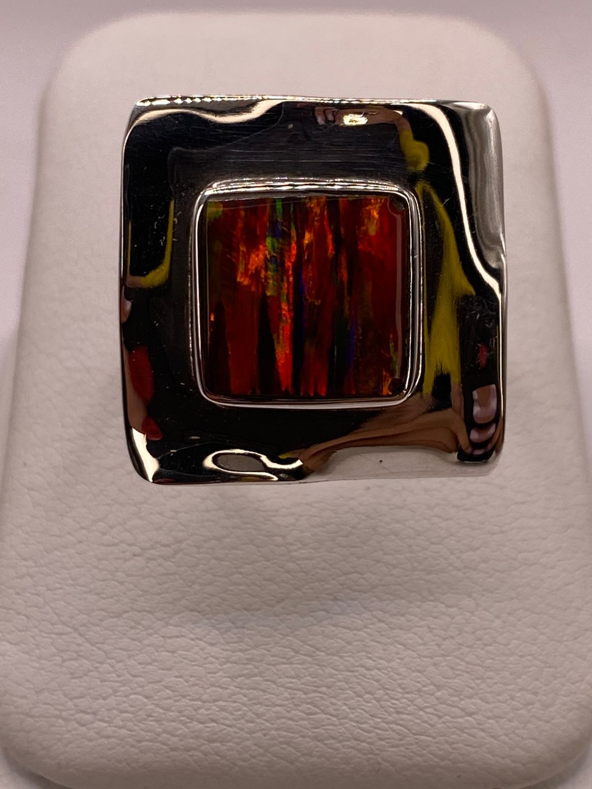 Anillo Plata Ley 925 con Ópalo de Fuego Montura Cuadrada Moderna