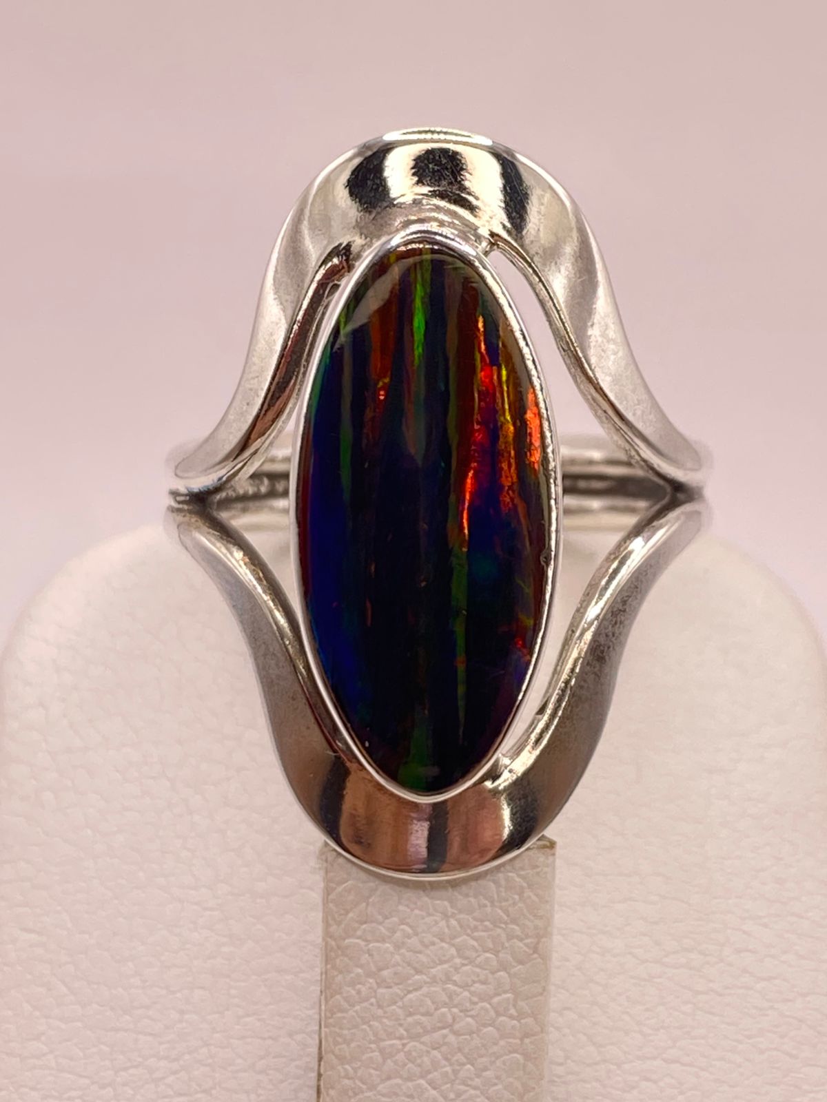Anillo Plata Ley 925 con Ópalo de Fuego Montura Elegante y Fluida