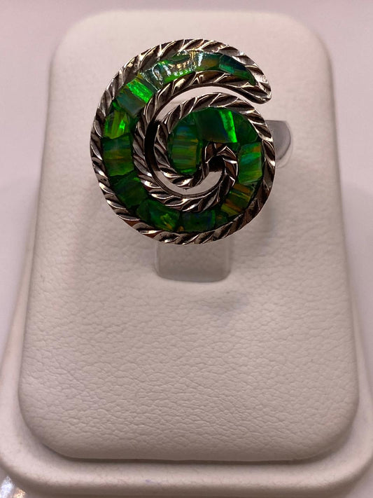 Anillo Plata Ley 950 Diseño en Espiral e Incrustación de Ópalo de Fuego Verde, vista frontal