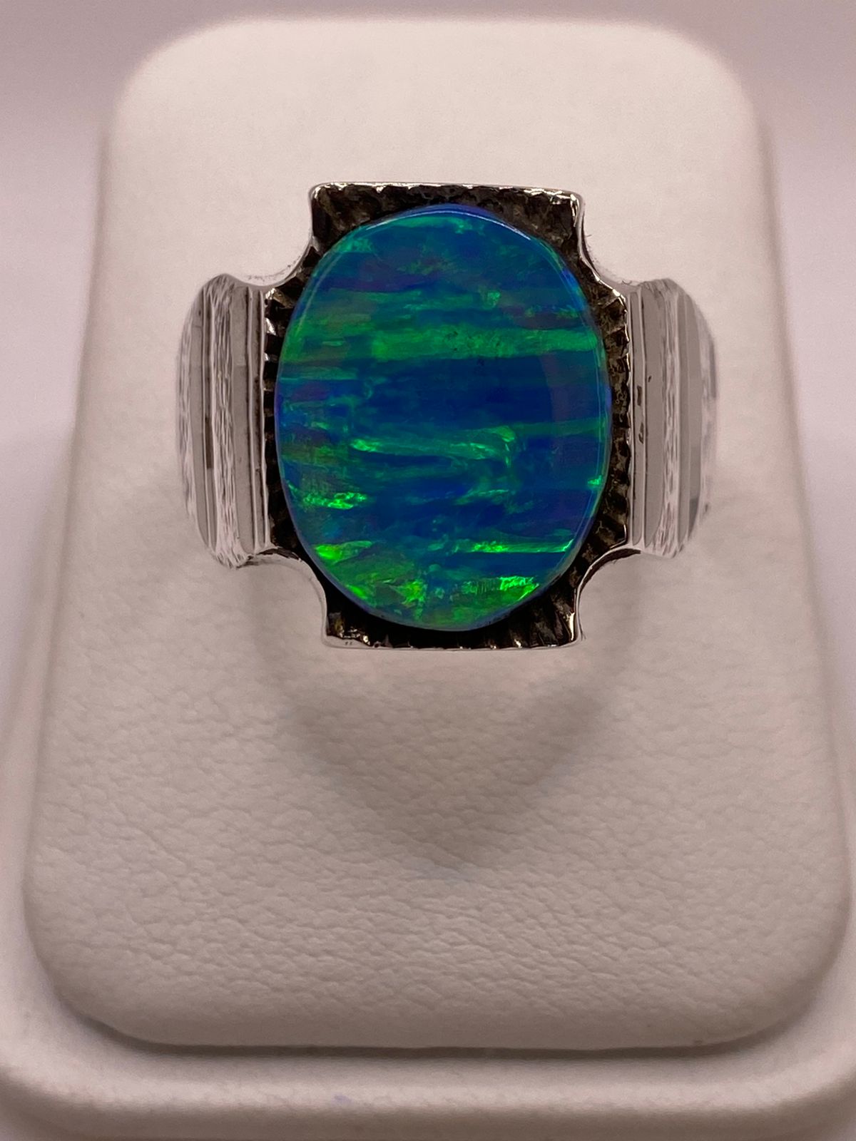 Anillo Plata Ley 950 con Ópalo de Fuego Azul‑verde Montura Ovalada Artesanal