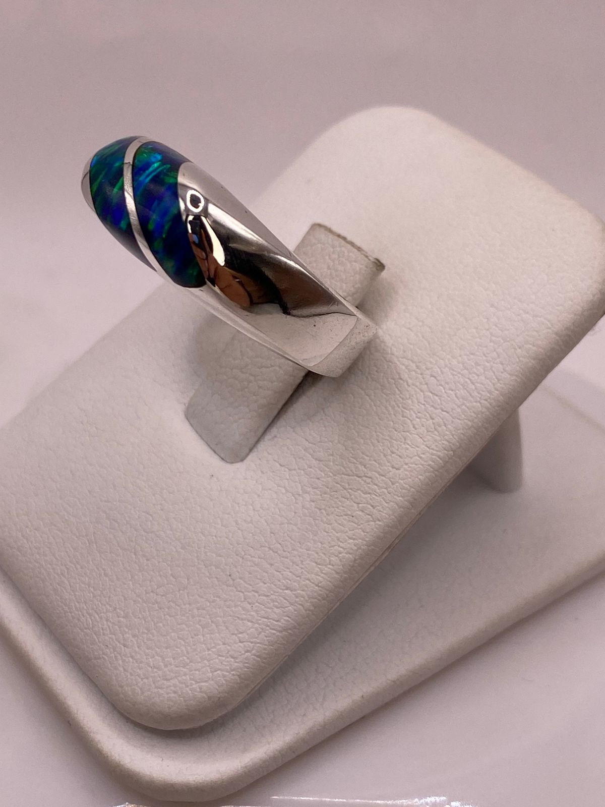 Anillo en Plata Ley 950 con Ópalo de Fuego Diseño Moderno Diagonal