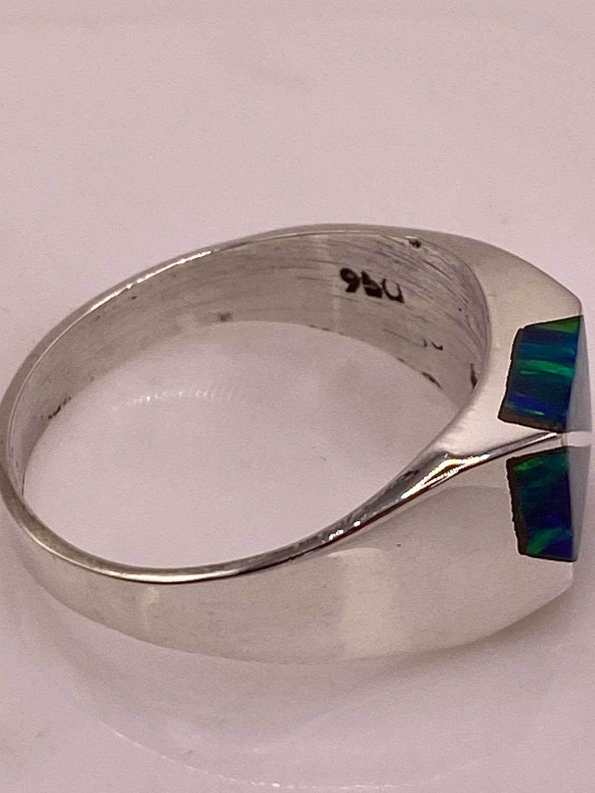 Anillo Plata Ley 950 con Ópalo de Fuego Diseño Moderno con Incrustación