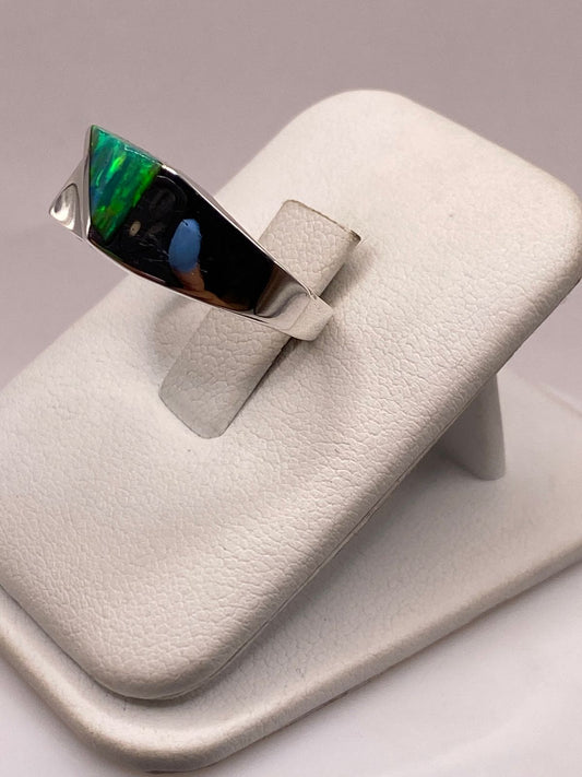 Anillo Plata Ley 950 con Ópalo de Fuego Diseño Moderno con Incrustación Diagonal, vista frontal