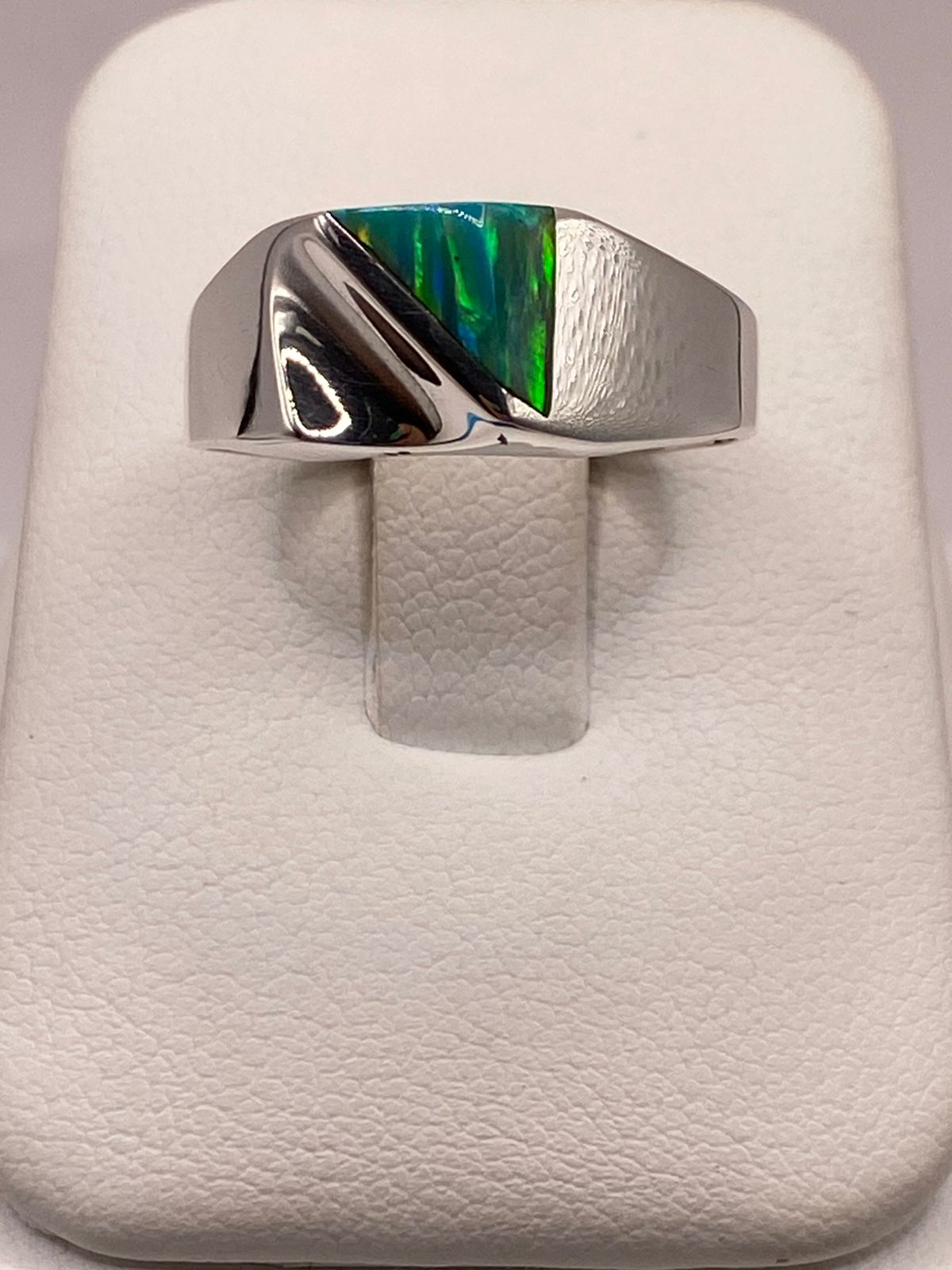 Anillo Plata Ley 950 con Ópalo de Fuego Diseño Moderno con Incrustación Diagonal