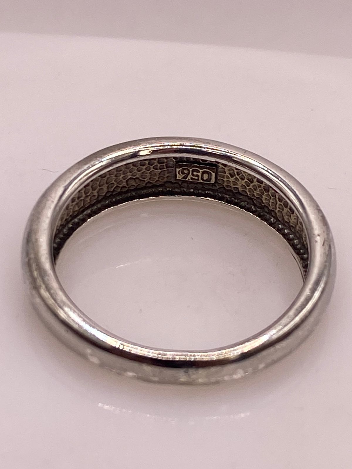 Anillo de Plata Ley 950 con Ópalo de Fuego y Diseño Ondulado