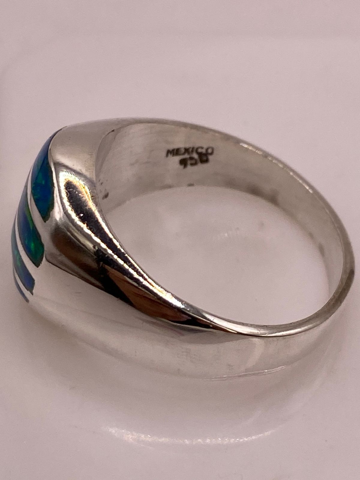 Anillo en Plata Ley 950 con Ópalo de Fuego Diseño Ovalado Segmentado