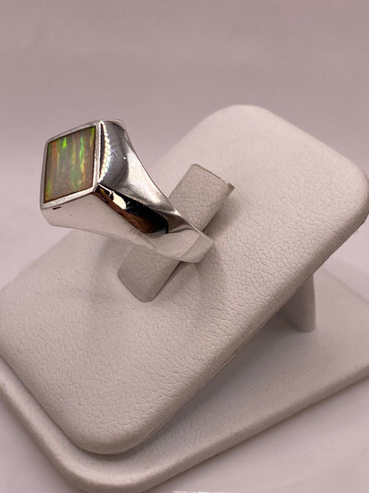 Anillo de Plata Ley 950 con Ópalo de Fuego en Montura Romboidal, vista frontal
