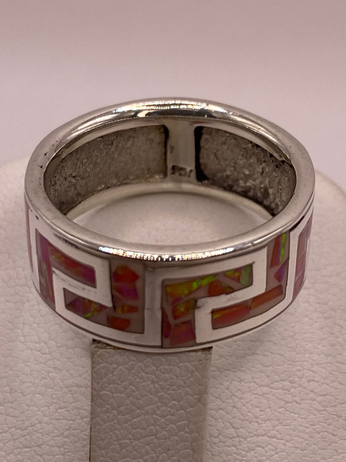 Anillo Plata Ley 950 con Ópalo de Fuego Rosado Diseño Geométrico Tipo Greca