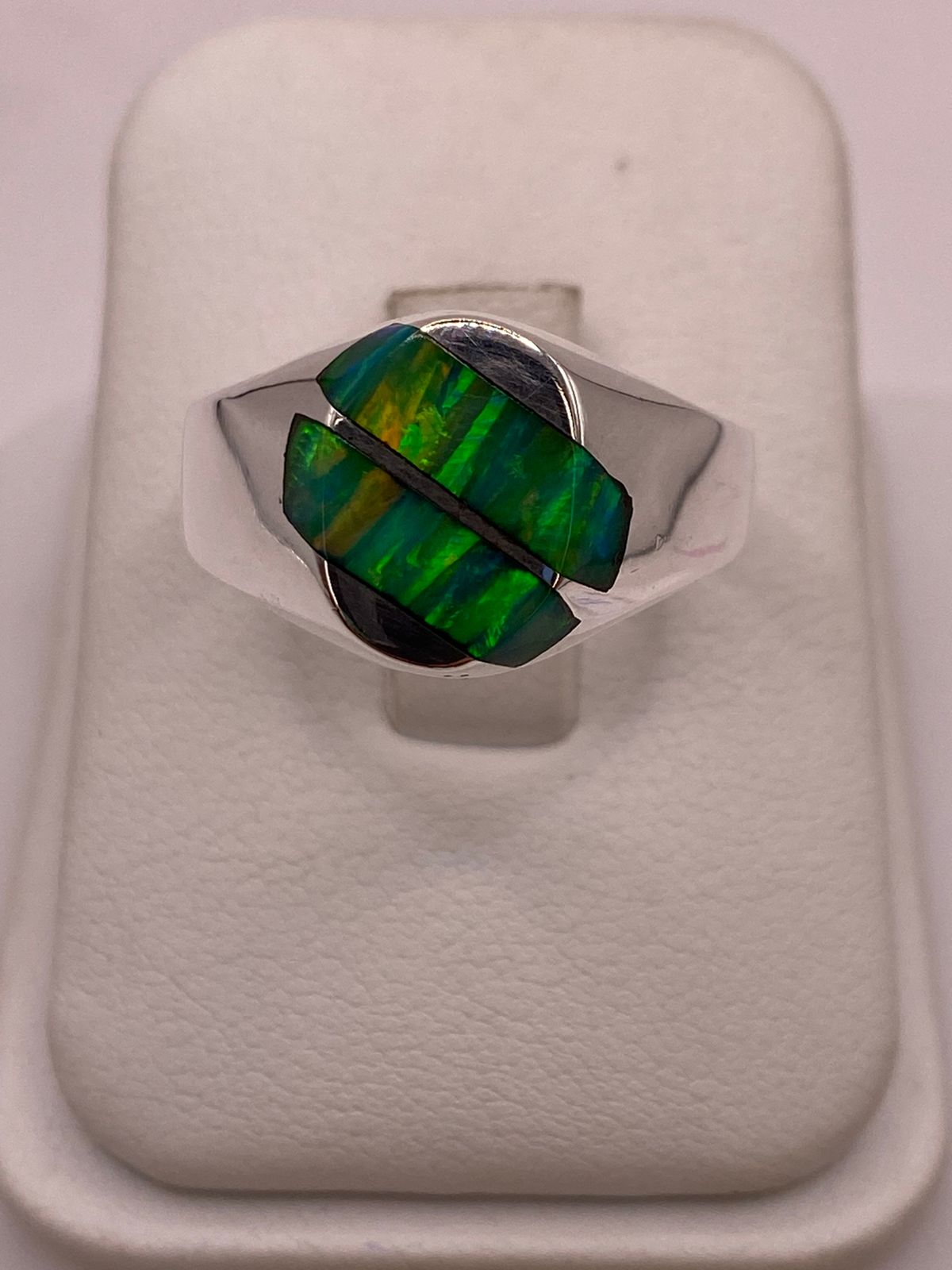 Anillo Plata Ley 950 con Ópalo de Fuego Verde Diseño Ovalado Dividido